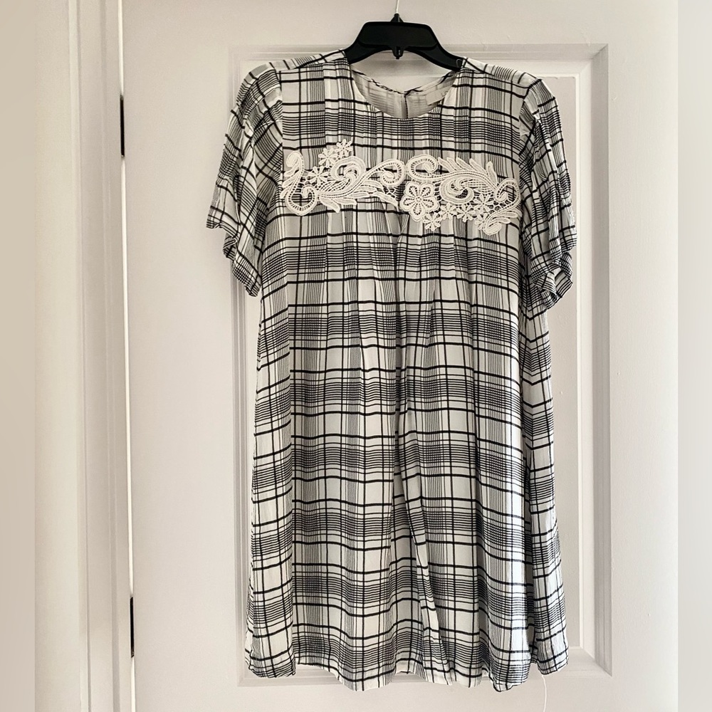 LOFT black and white/ivory short sleeve dress - SM